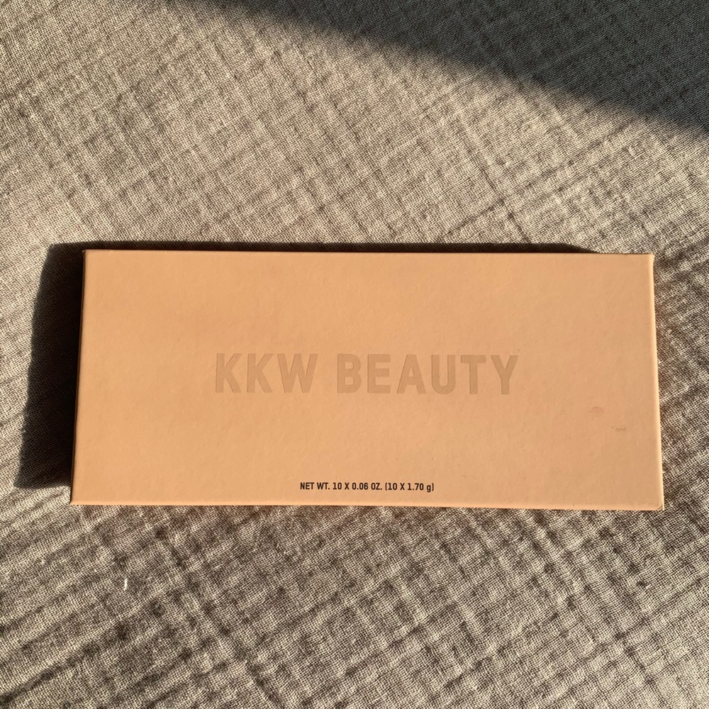 KKW BEAUTY classic blossom palette